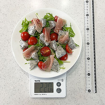 大皿1皿分のドラゴンフルーツサラダ