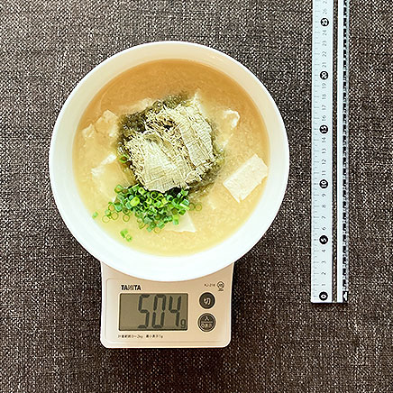 汁椀（大）1杯分のとろろ昆布の味噌汁