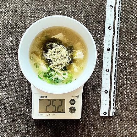 汁椀（中）1杯分のとろろ昆布の味噌汁