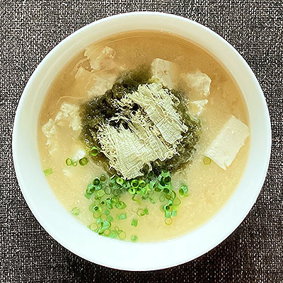 とろろ昆布の味噌汁