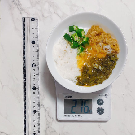 深皿（中）１杯分のネバネバ丼