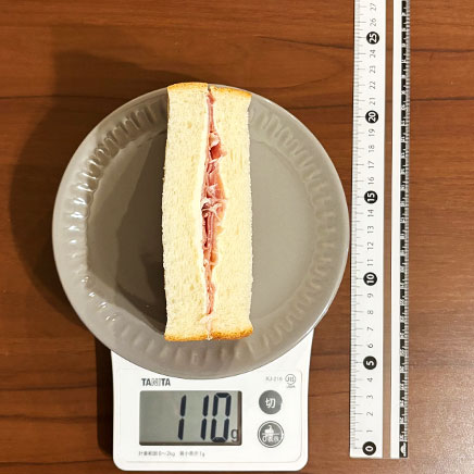 食パン1枚分の生ハムとマスカルポーネのサンドイッチ