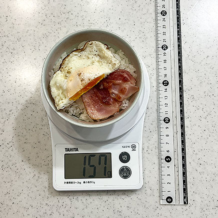 小茶碗1杯分のベーコンエッグ丼