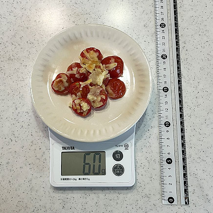 中皿1皿分のミニトマトのチーズ焼き