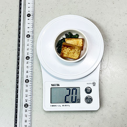 豆皿1皿分のモロヘイヤと厚揚げの炒め物