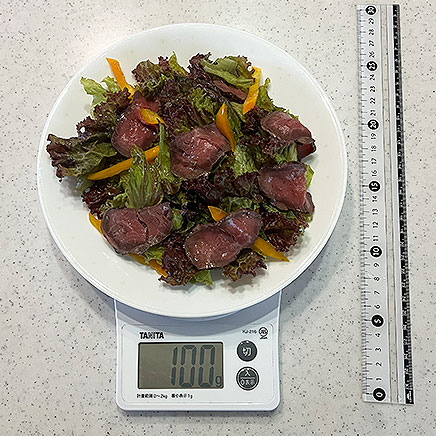 大皿1皿分のローストビーフのサラダ