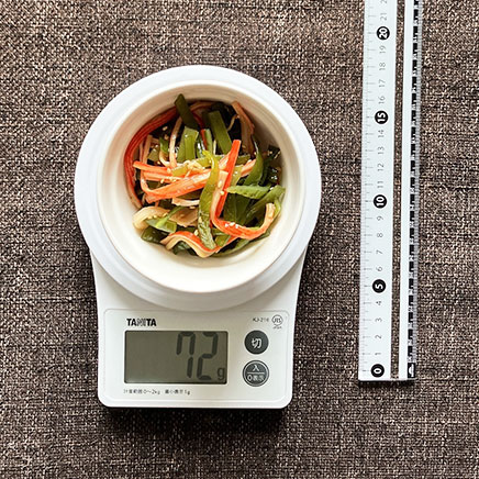 深皿(小)1皿分の茎わかめとカニカマのサラダ