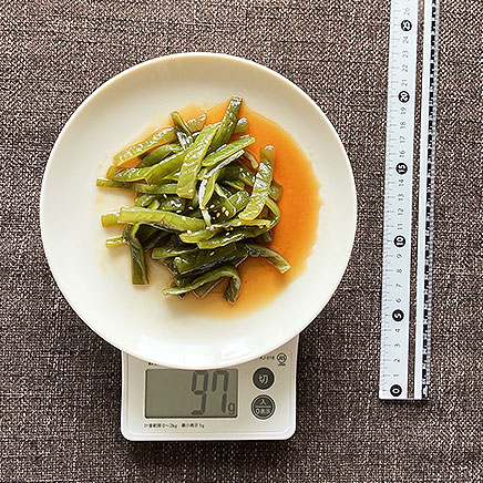 中皿1皿分の茎わかめのナムル