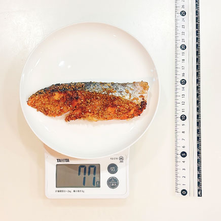 1切れ分の鮭のごま焼き