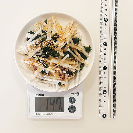 中皿1皿分の大根わかめサラダ