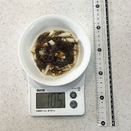 深皿1皿分の長芋と沖縄もずくの和え物