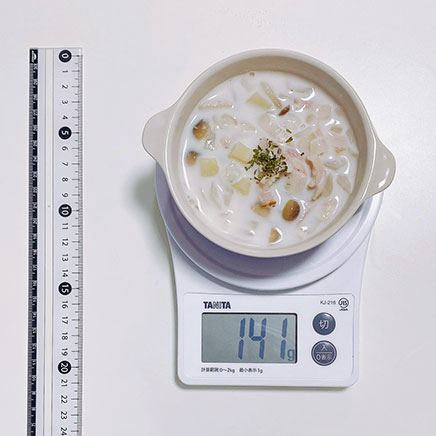 スープボウル1杯分の低脂肪乳のミルクスープ