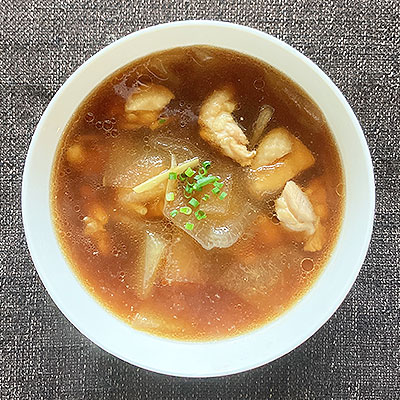 冬瓜と鶏もも肉の中華スープ
