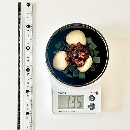 深皿(小)1杯分の白玉あんみつ