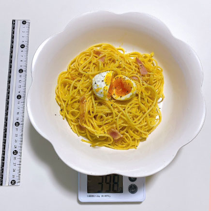 大皿1皿分の半熟卵のカルボナーラ