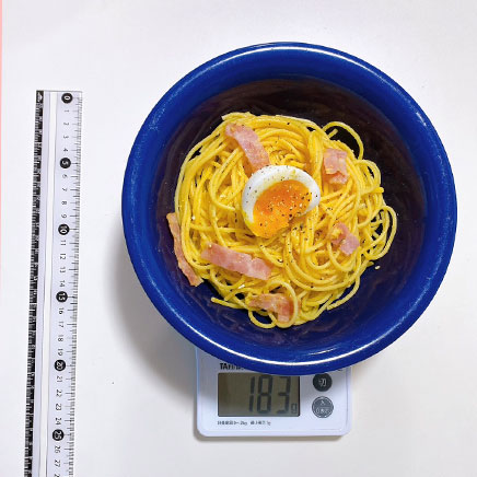 中皿１皿分の半熟卵のカルボナーラ