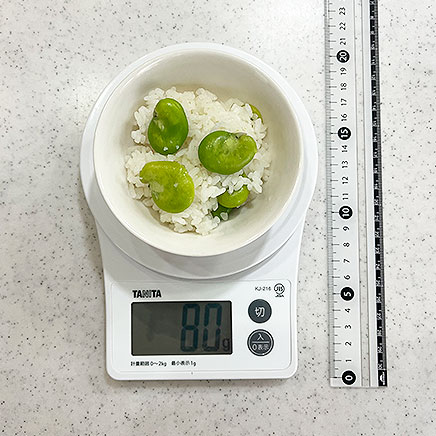 茶碗（小）一杯分のそら豆ご飯