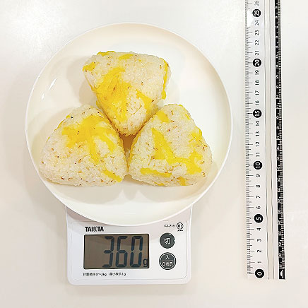 3個分のたくあんおにぎり