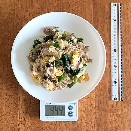 大皿1皿分のつるむらさきと豚肉の卵炒め