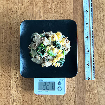 中皿1皿分のつるむらさきと豚肉の卵炒め