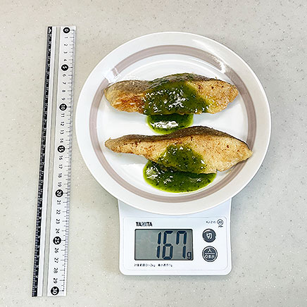 2切れ分のバジルソースのタラのムニエル