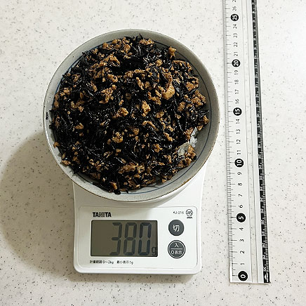 茶碗(大)1杯分のひじきそぼろ丼