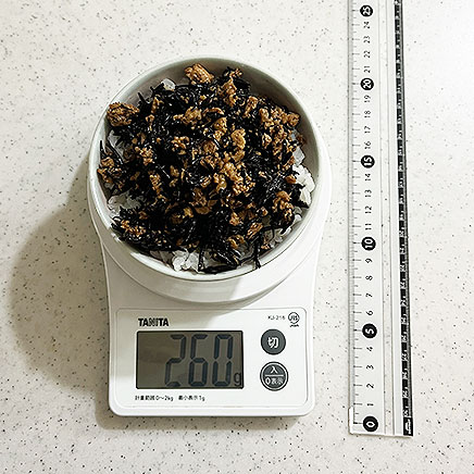 茶碗(中)1杯分のひじきそぼろ丼