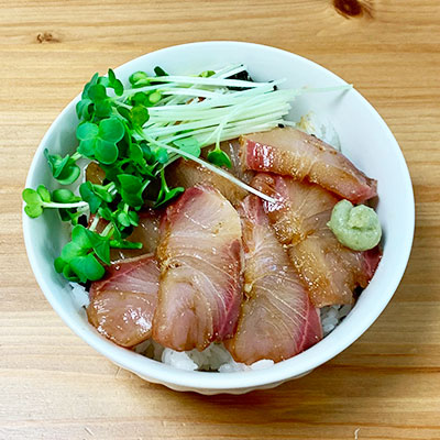 ぶりの漬け丼