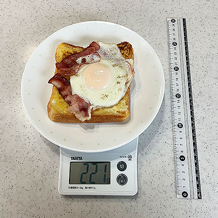 6枚切り食パン1枚分のベーコンエッグフレンチトースト