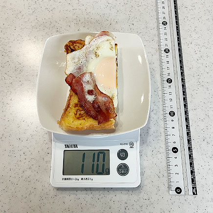 6枚切り食パン1/2枚分のベーコンエッグフレンチトースト