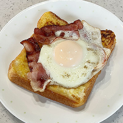 ベーコンエッグフレンチトースト