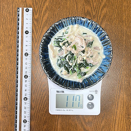 小皿1皿分のほうれん草と豚肉のクリーム煮