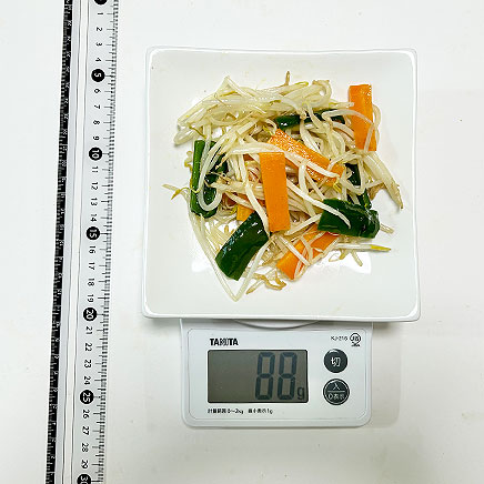 中皿1皿分のもやしの野菜炒め