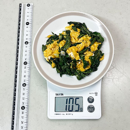 中皿(大)1皿分のモロヘイヤの卵炒め