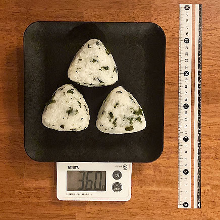 3個分のわかめしらすおにぎり