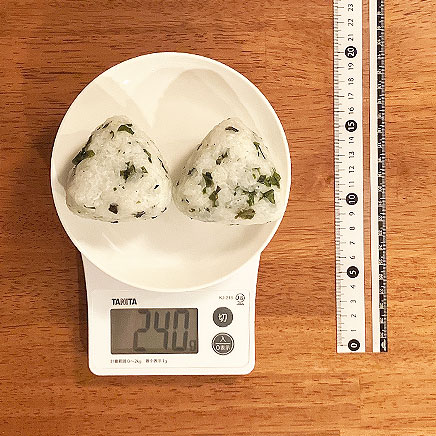 2個分のわかめしらすおにぎり