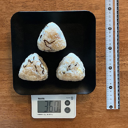 3個分の塩昆布チーズおにぎり