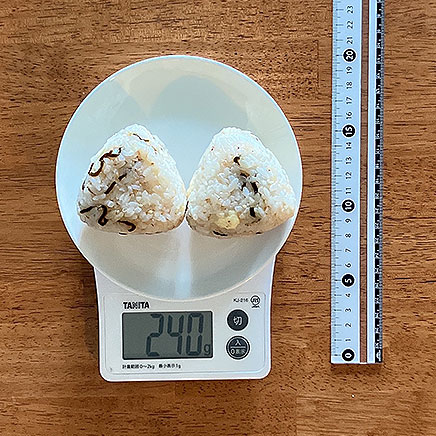 2個分の塩昆布チーズおにぎり