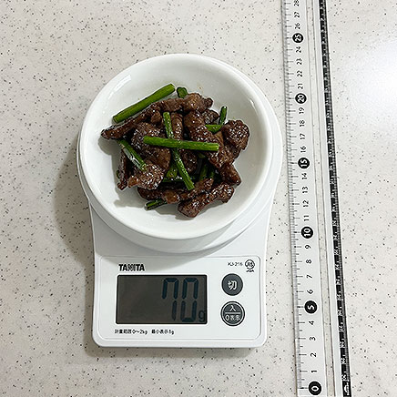 小皿1皿分の牛肉とニンニクの芽の炒め物