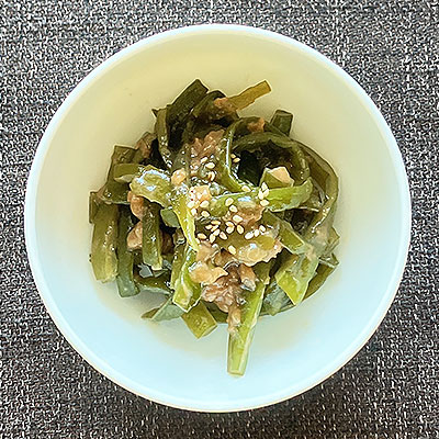 茎わかめの梅和え