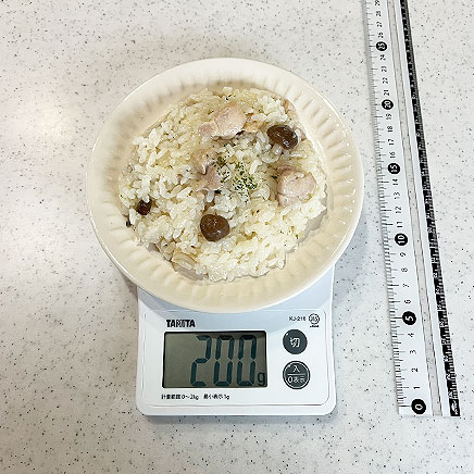 中皿1皿分の鶏肉ときのこのリゾット