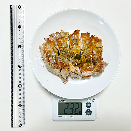大皿1皿分の鶏肉のガーリックバターソテー