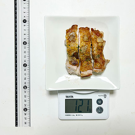 中皿1皿分の鶏肉のガーリックバターソテー