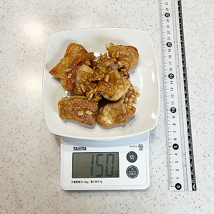 中皿1皿分の鶏肉のにんにくバター焼き