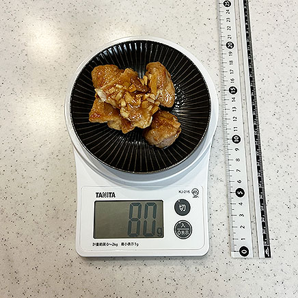 小皿1皿分の鶏肉のにんにくバター焼き