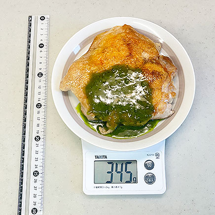 1枚分の鶏肉のバジルソース