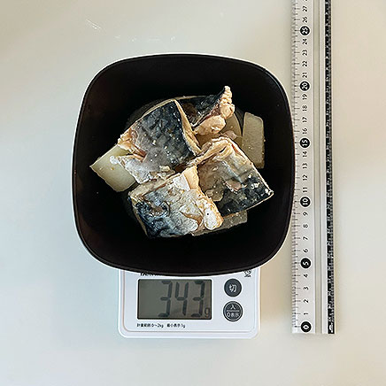 深皿1皿分の鯖と大根の煮物
