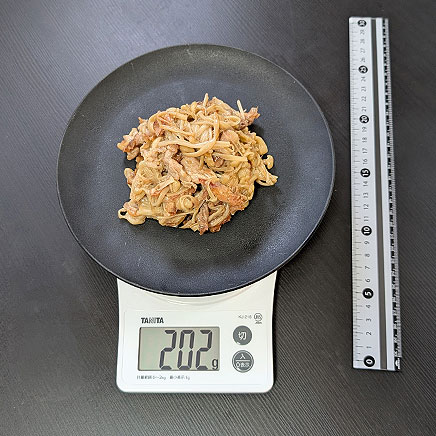 中皿2人前の豚肉とえのきの炒め物