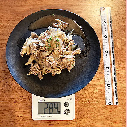 大皿1皿分の豚肉と本しめじのポン酢炒め