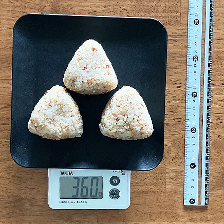 3個分の梅おかかのおにぎり